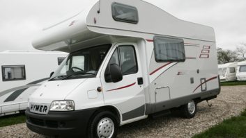 2006 Hymer C-Class Classic 544 - front three-quarters view