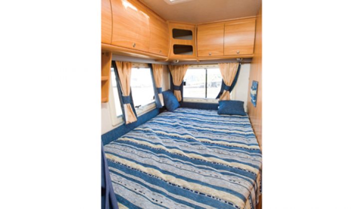 2006 Adria Izola S687SP - rear fixed bed