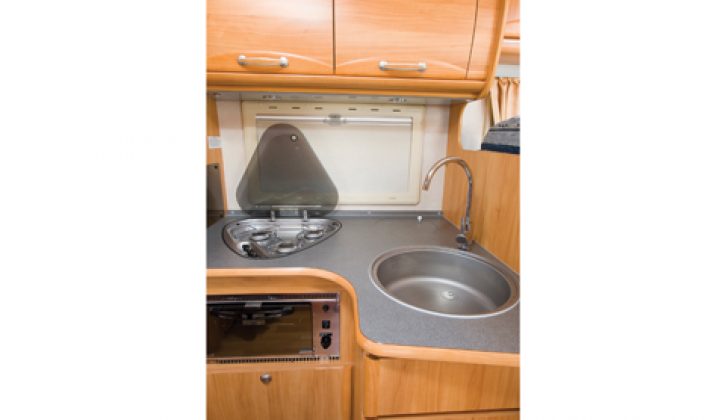 2006 Adria Izola S687SP - kitchen