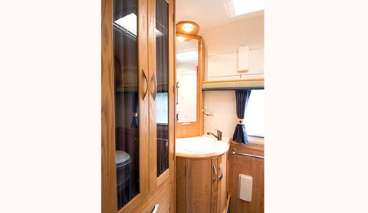 2006 Auto-Trail Frontier Mohican SE - washroom