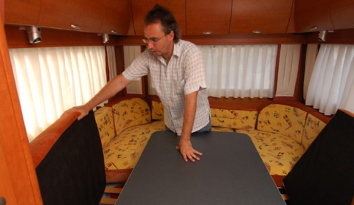 2006 Benimar Anthus 5000U - making up lounge bed (1)