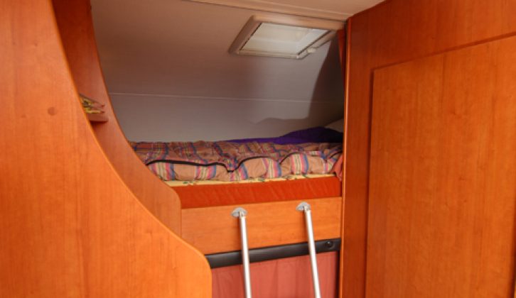 2006 Benimar Anthus 5000U - overcab bed