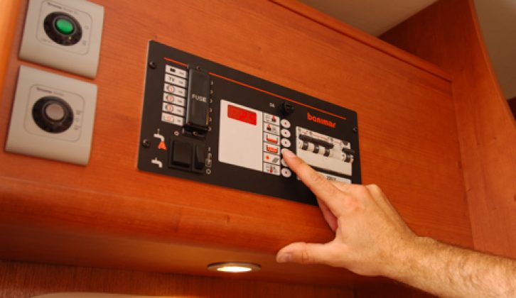 2006 Benimar Anthus 5000U - control panel