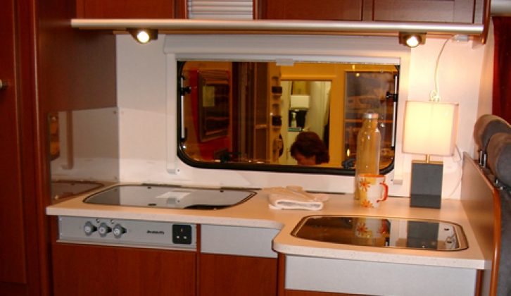 2006 Dethleffs Fortero H6945 - kitchen