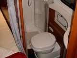 2006 Dethleffs Fortero H6945 - washroom