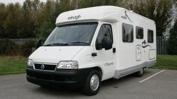2006 Elnagh Clipper 90 - front three-quarters view