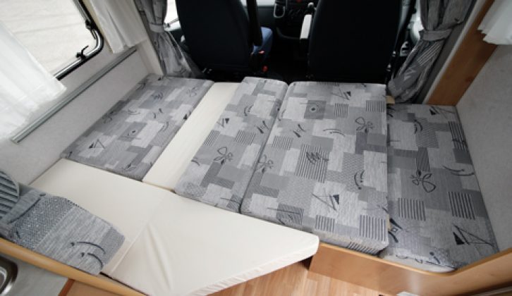2006 Elnagh Clipper 90 - lounge bed made up