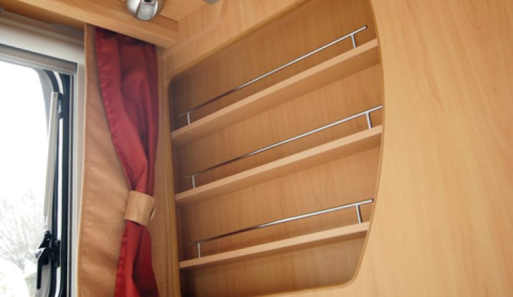 2006 Lunar Premier 622 - storage shelves