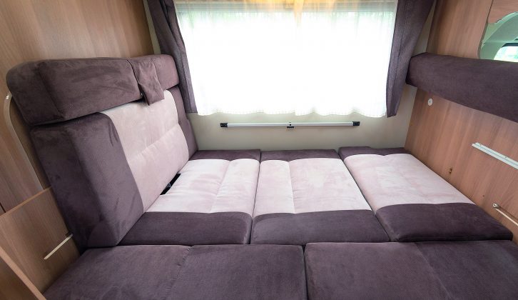 When it’s time to turn in, the lounge seats in the Zefiro 690G convert easily into a double bed, using pull-out extensions and four cushions