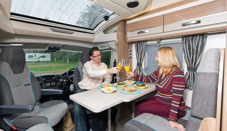 The 2015 Esprit 494's half dinette will comfortably seat four during mealtimes. Add the table extension and you can feed six people!