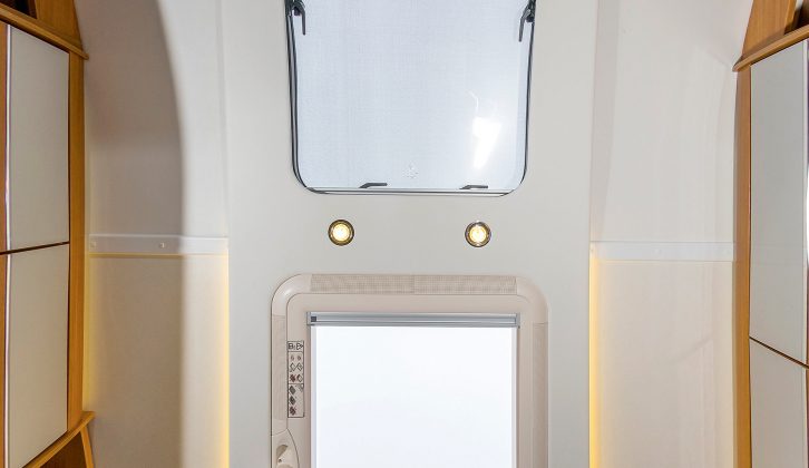 There are two skylights, two downlighters and an ambient lighting surround in the Dethleffs Esprit Comfort T 7090-2