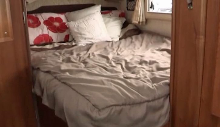 'What's your motorhome like? Can we have a quick look inside please?' I bet we're not alone in wanting to ask people this question when we spot a tasty looking 'van!  On The Motorhome Channel Andy gets invited into this Auto-Sleeper Malvern motorhome