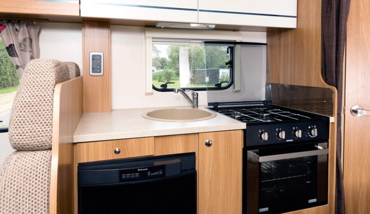 The 664’s galley is compact, but cooks still get the benefit of a combination oven and grill, 90-litre fridge and three burners