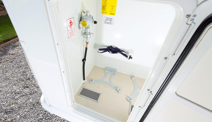 The gas locker is located toward the rear of the ’van on the nearside. It sits beneath the wardrobe in 
the end washroom area of the Bailey Approach Compact 540 motorhome