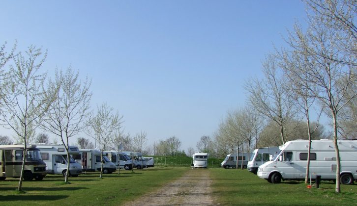 There are more than a hundred aires within Holland that are either free of charge or cost just a few Euros for an overnight stay