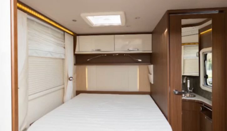 If you're looking for motorhomes with fixed French beds, check out the Niesmann+Bischoff Arto 66 F on TV with us