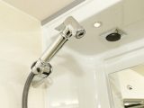 The trigger shower lacks the currently en vogue Eco Camel head, but works well enough – however, the cubicle is not fully lined