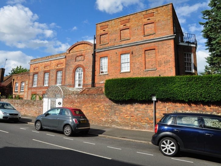 Great Missenden has small shops, a mini supermarket and The Roald Dahl Museum