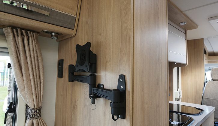 A swing-out TV bracket is on the wall of the nearside wardrobe; Teleco Teleplus X2/39U directional aerials are another 2016 upgrade