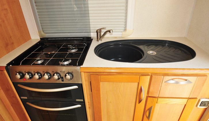The Cheyenne's end kitchen has a dual-fuel hob, separate oven and grill and a recessed enamel sink and drainer
