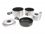 The Kampa Munch family cookset costs £28.99 for three non-stick saucepans and a non-stick frying pan