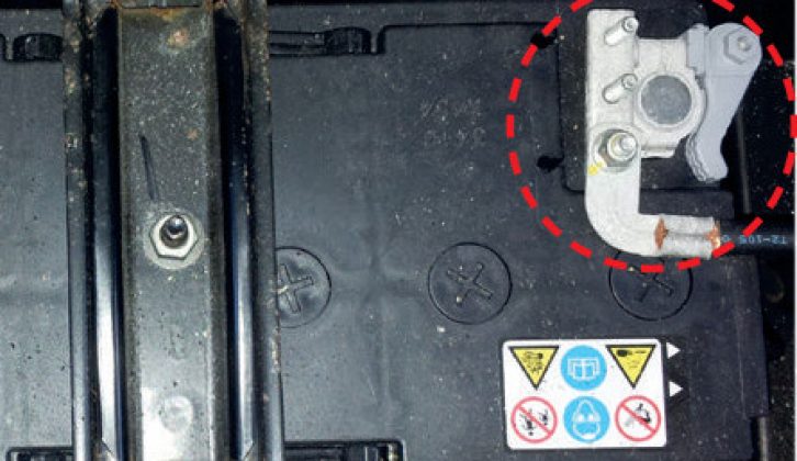 Then I connected the system to an unused hole (red) in the vehicle battery connector block