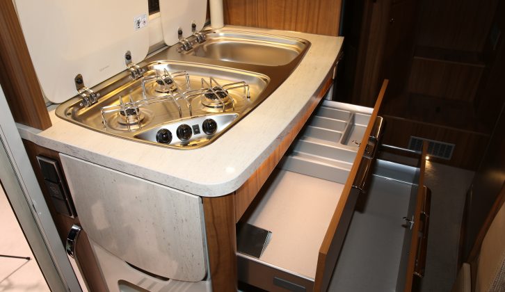 All aspects of the kitchen unit modules used in the Hymer B-Class DynamicLine range have been designed to save weight