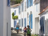 There are shops, restaurants and cafés close to Camping Indigo Noirmoutier