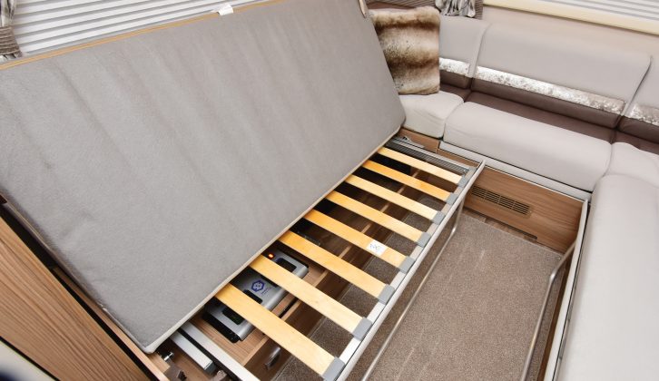 To convert the lounge seats into double beds, slide the slatted frames towards each other and arrange the cushions to form a mattress