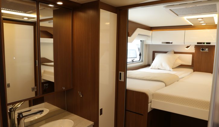 The new Bürstner Elegance I 910 G has fixed twin-single-beds