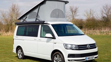 Our test VW campervan looks resplendent in its Oryx White
pearlescent paint (£606) – the awning is a £396 option