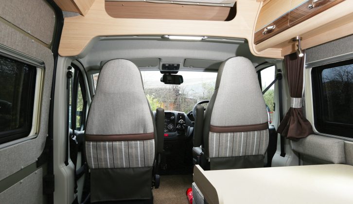 Our test ’van had ‘Catalan Mocha’ soft furnishings (five
other schemes are available) – note the large rooflight and the
overcab storage compartment