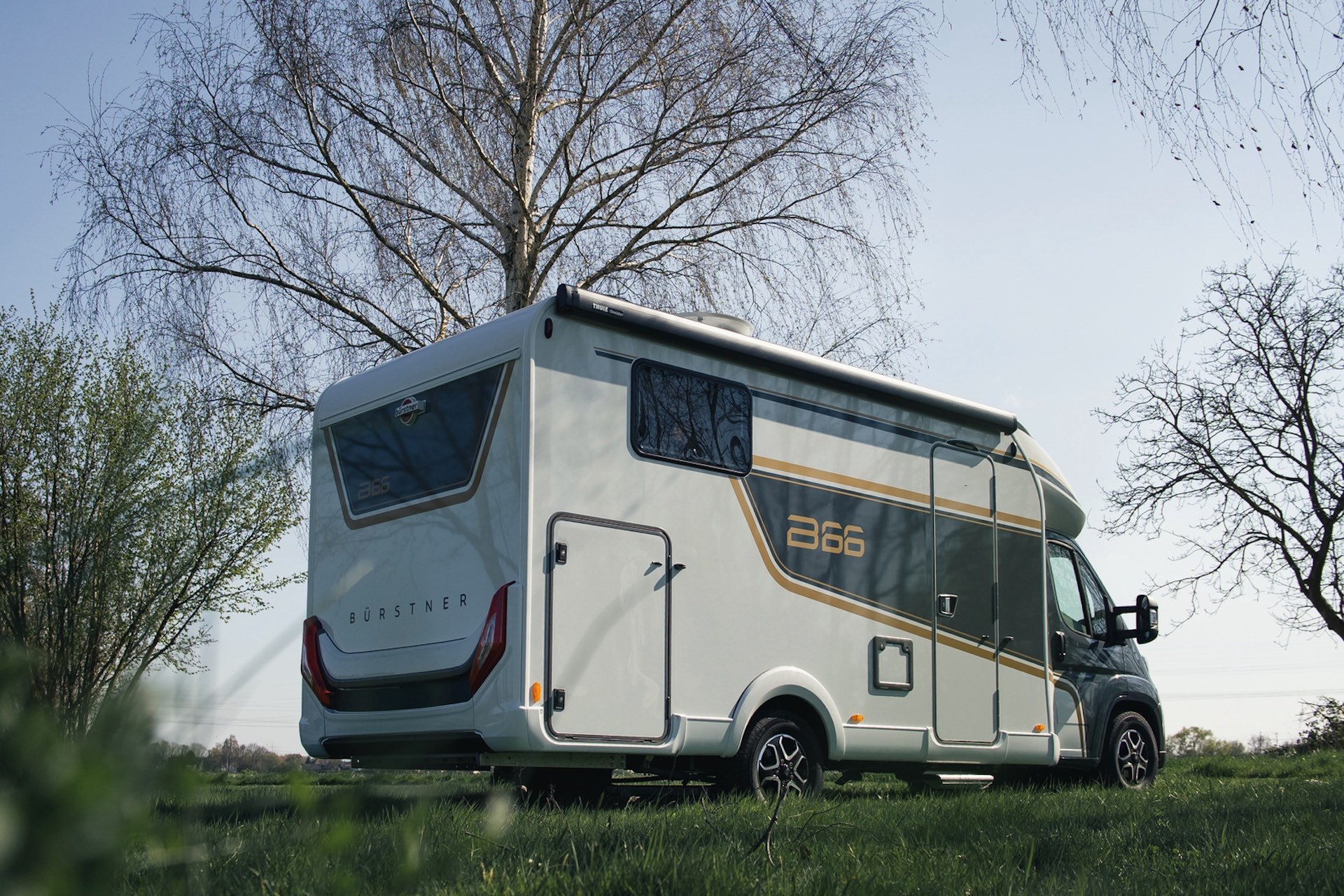 Bürstner B66 690 motorhome side shot