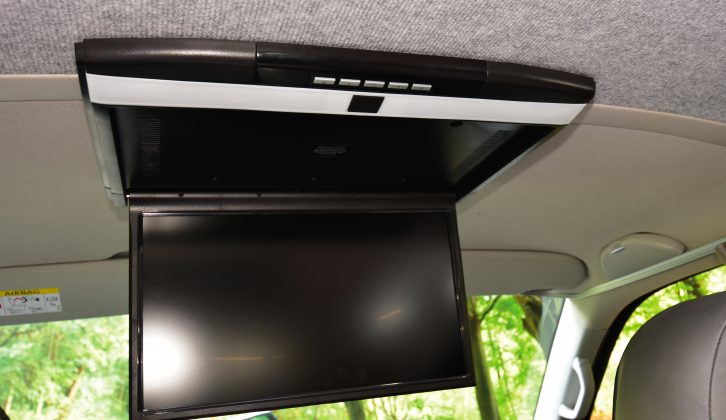 A small, fold-down television is fixed onto the ceiling above the cab – a Teleco TV aerial is fitted
to the Leisuredrive Vivante LWB as standard