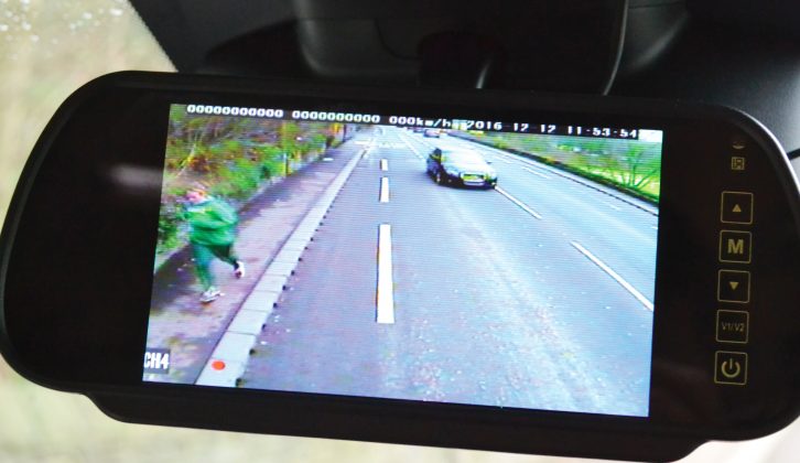 You also have a better view of pedestrians on the pavement when manoeuvring with this 360-degree system