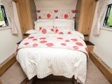 Enjoy island-bed luxury in this Bailey Autograph 79-4 – read our review!
