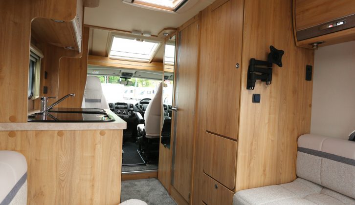 A midships washroom and kitchen separate the rear area from the cab – the ’van's compact dimensions mean there’s no ‘tunnel effect’ to make it feel claustrophobic