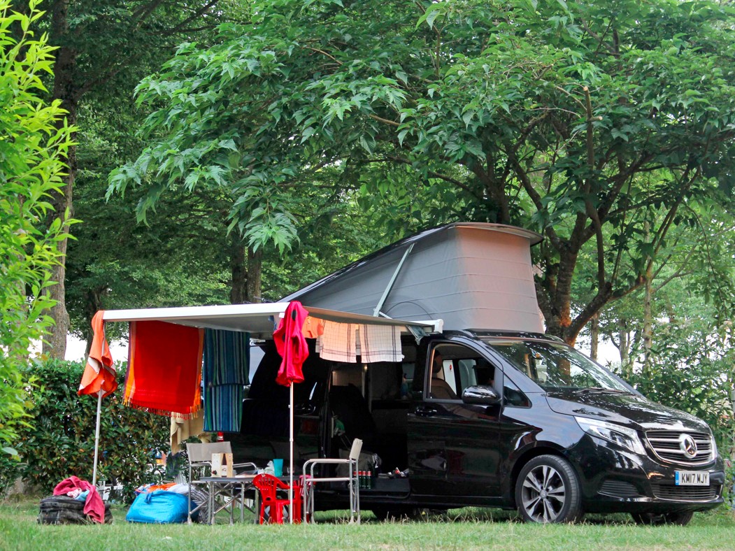 Entdecke den ultimativen Camping Tisch für den Mercedes Marco Polo