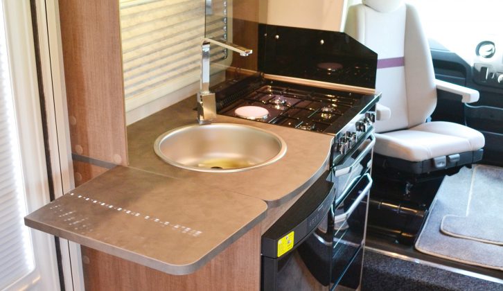 A lift-up extension flap helps to increase the amount of kitchen work surface available, but it’s still a tad limited in the Lunar Roadstar EL
