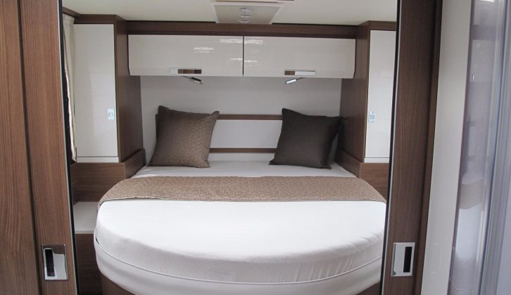 The I 920 G is the only Elegance ’van with an island bed – the other two have fixed twin singles