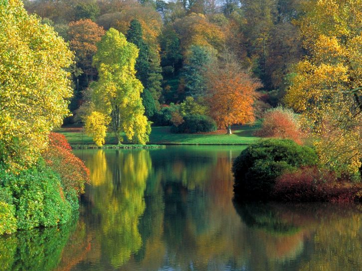 Stourhead's gardens are a real treat at this time of year, so why don't you visit Wiltshire this autumn?