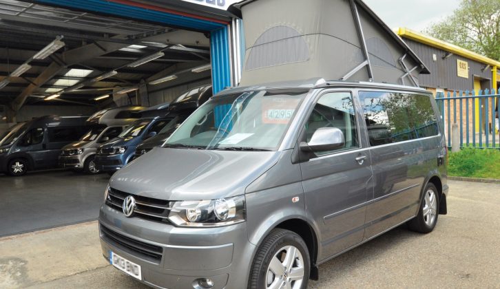 You can see two of the options right away – this ’van has 17in alloy wheels and mud flaps