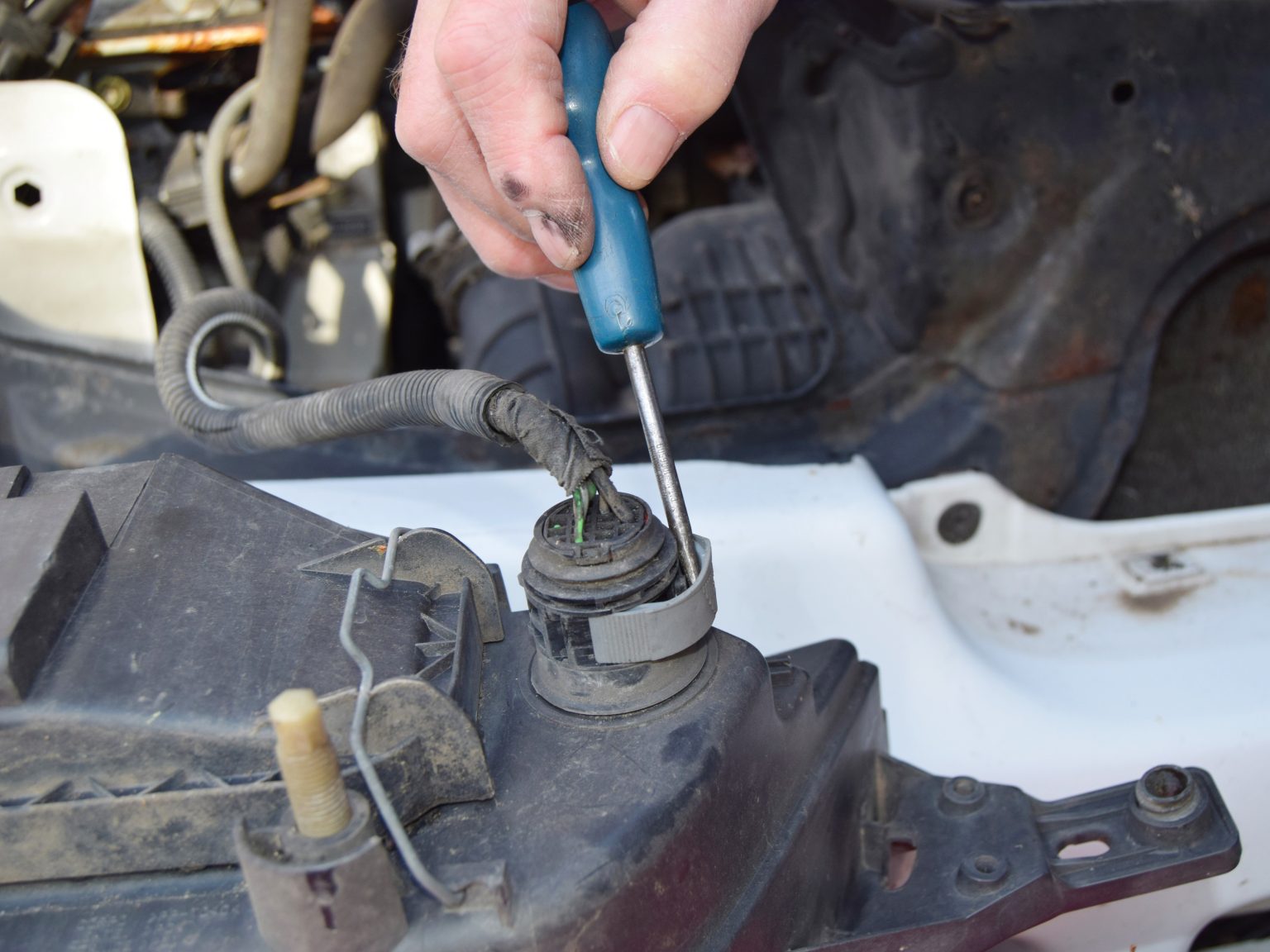 How to fit new headlamps to a Fiat Ducato Practical Motorhome