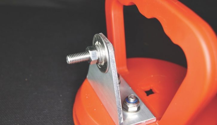 Clamp a 25mm penny washer and two M6 washers using M6 x 25 bolt and M6 nut, as shown here