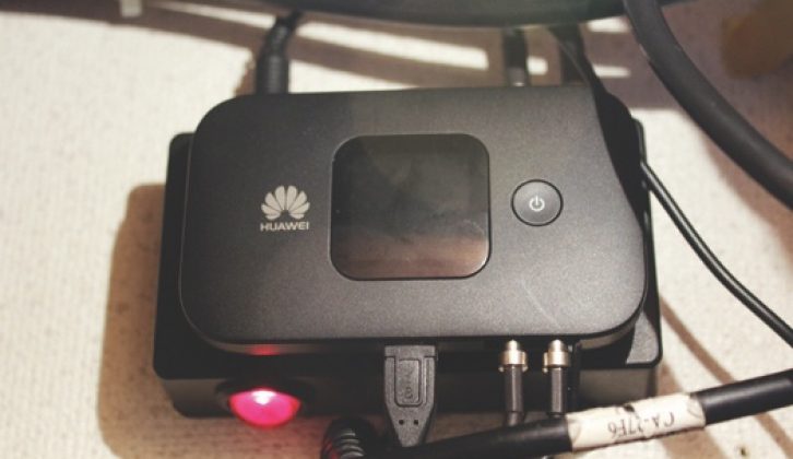 Huawei E5577 Wi-Fi device boosts signal