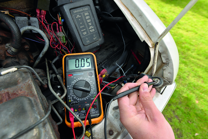 To measure a parasitic drain, remove the earth lead, set the multimeter to read current and measure between the earth clamp and the battery terminal. 50mA is fine, over 100mA needs investigation