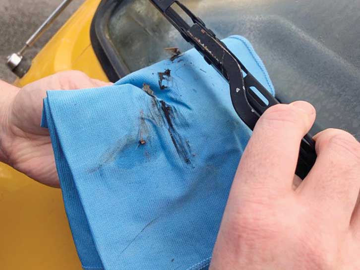 Cleaning wiper blades