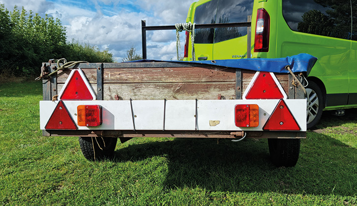 A trailer without a rear numberplate