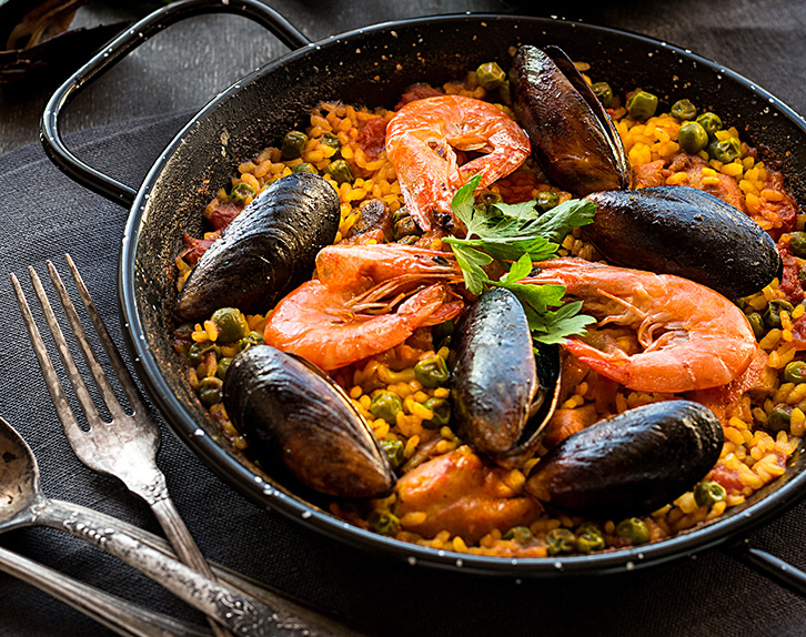 The completed seafood paella