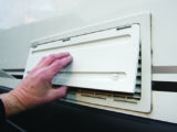 Fit a winter cover over the vent if the outside temperature is below 10˚C (50˚F)